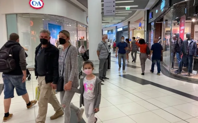 Nákupní horečka se zatím nekonala. Jak dnes vypadala nákupní centra v Hradci Králové?