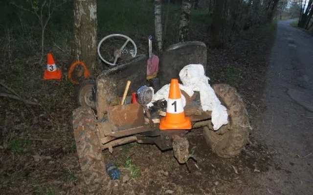 Na Trutnovsku boural podomácku vyrobený traktor, řidiče transportoval vrtulník do nemocnice