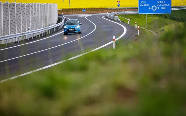 Obchvat Jičína otevřen. Centrum města se zbaví tisíce řidičů