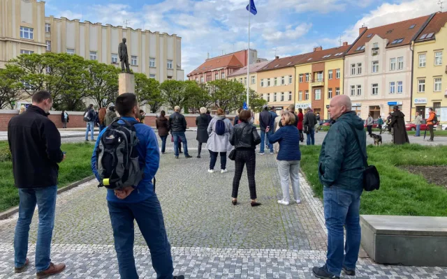 Hradcem Králové se šel protestní pochod. Justici nedáme, skandovali lidé