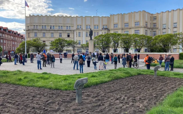 Hradcem Králové se šel protestní pochod. Justici nedáme, skandovali lidé