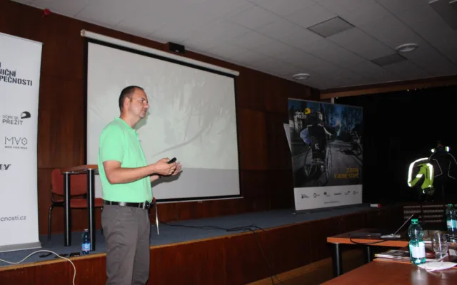 Na polygonu v Sosnové térují učitelé autoškol