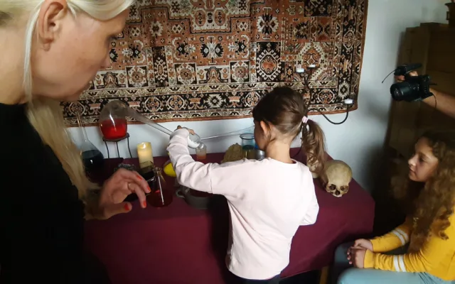Muzeum východních Čech láká děti na alchymistické pokusy