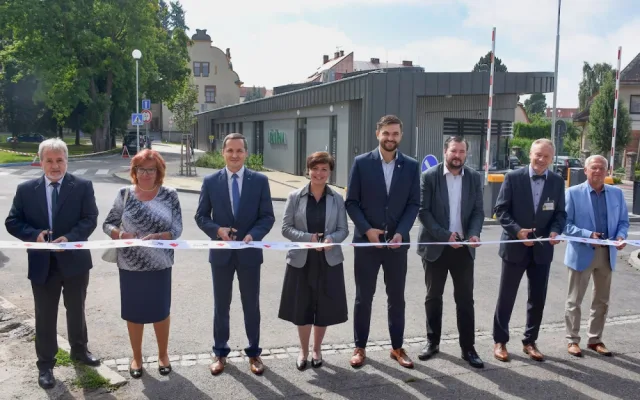 Nemocnice v Jičíně má nový vjezd a lékárnu. Ta doposud nemocnici chyběla