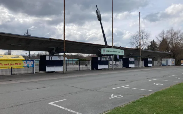 OBRAZEM: Naposledy si prohlédněte starý fotbalový stadion v Hradci Králové