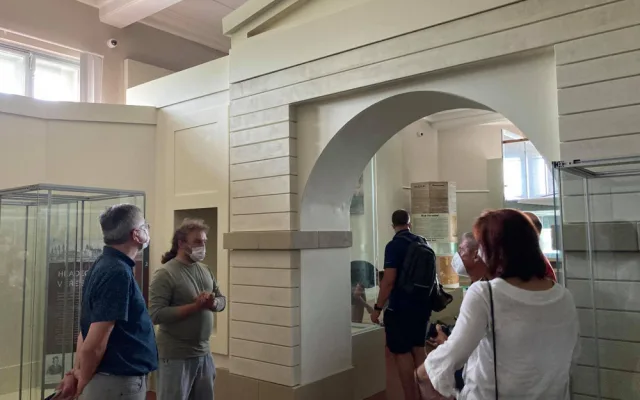 Unikátní expozice hradeckého muzea bude hotová v říjnu. Nyní se pracuje na zavěšení zvonu