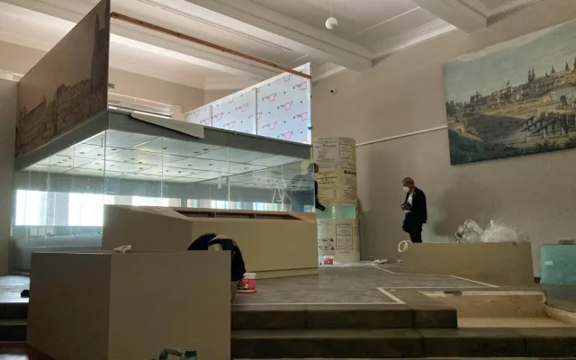 Unikátní expozice hradeckého muzea bude hotová v říjnu. Nyní se pracuje na zavěšení zvonu