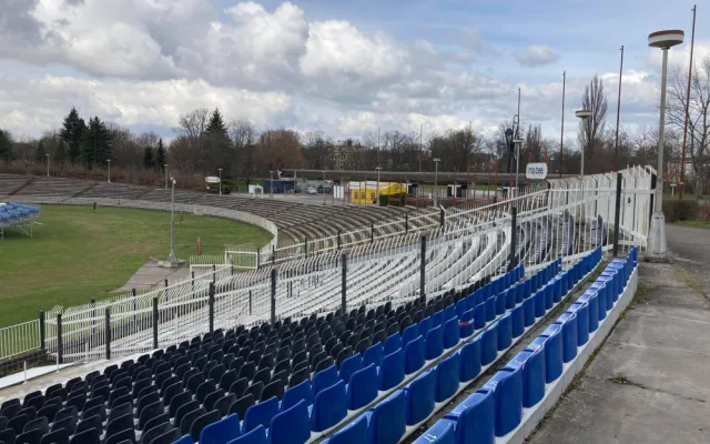 Dodavatel stavby stadionu v Hradci Králové se potýká se zdražením stavebních materiálů