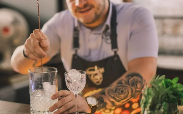 Barmanství je poslání, tvrdí Filip z Hradce Králové. Stal se třetím nejlepším barmanem České republiky