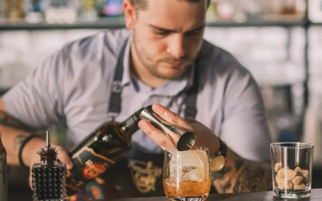 Barmanství je poslání, tvrdí Filip z Hradce Králové. Stal se třetím nejlepším barmanem České republiky