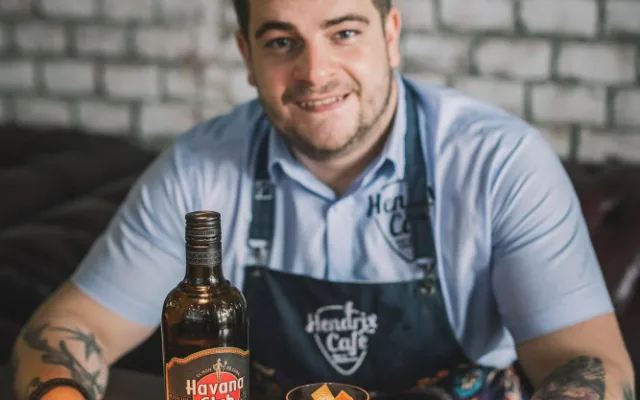 Barmanství je poslání, tvrdí Filip z Hradce Králové. Stal se třetím nejlepším barmanem České republiky