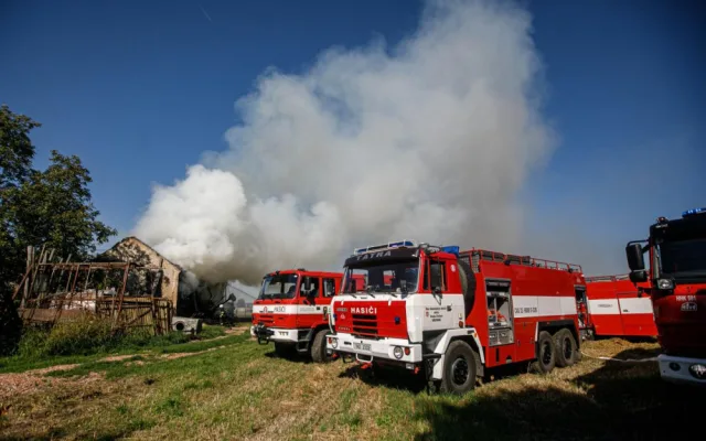 V hradeckých Kulenách hořel statek. Odhadovaná škoda je přes dva miliony korun