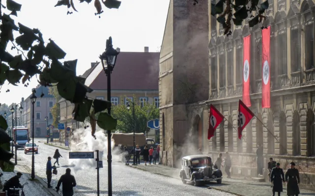 Josefov zaplavily hákové kříže. Natáčí se tu historický film Martha