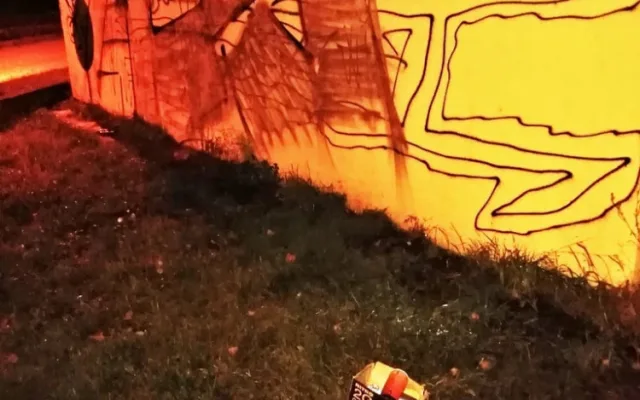 Hradečtí strážníci chytili sprejera, letos už pátého. Hrozí mu až rok vězení