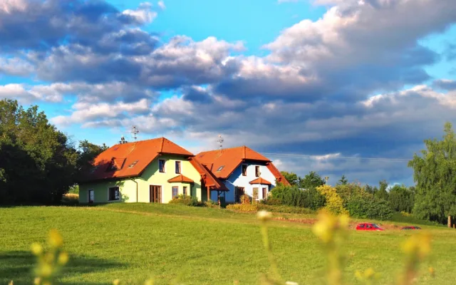 Barevné domky Hajnice projdou rozsáhlou rekonstrukcí. Vznikne zde společná budova pro 36 klientů