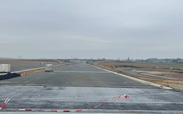 Do konce roku se u Hradce Králové zprovozní 35 kilometrů dálnic. Dva úseky na D11, jeden na D35