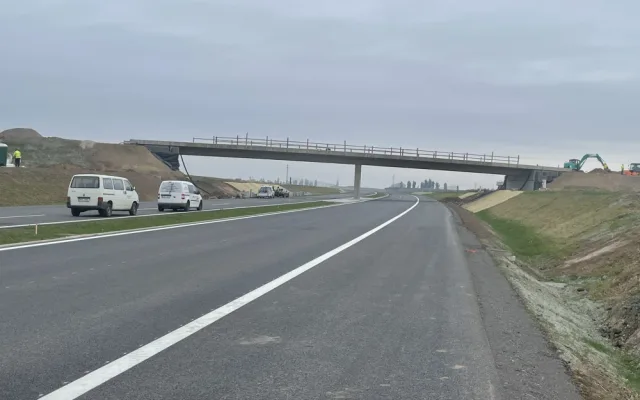 Do konce roku se u Hradce Králové zprovozní 35 kilometrů dálnic. Dva úseky na D11, jeden na D35