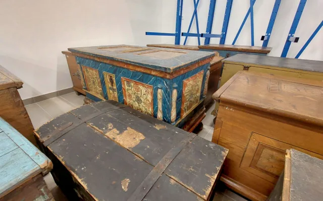 Jičínské muzeum má nový depozitář. Vznikl v areálu bývalé fary