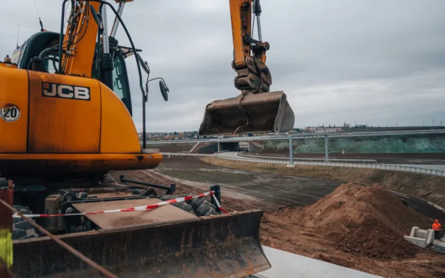 FOTO: U Hradce Králové vyrostla největší křižovatka v kraji. Na délku má téměř kilometr