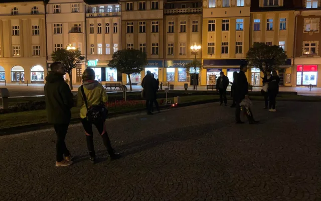 Zavzpomínat na veterány v Hradci Králové přišlo 20 lidí. Zbytek vítal svatého Martina