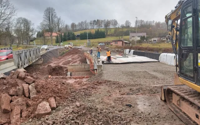 Opravy komunikace v Pilníkově finišují. Úplná uzavírka platí v obci Jičíněves