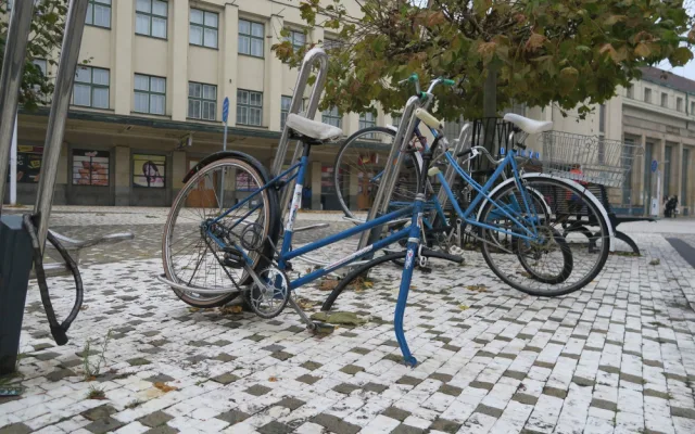 Hradec Králové se pustil do odstraňování cyklovraků. První mizí od terminálu a hlavního nádraží