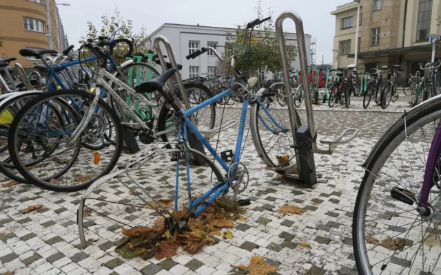 Hradec Králové se pustil do odstraňování cyklovraků. První mizí od terminálu a hlavního nádraží