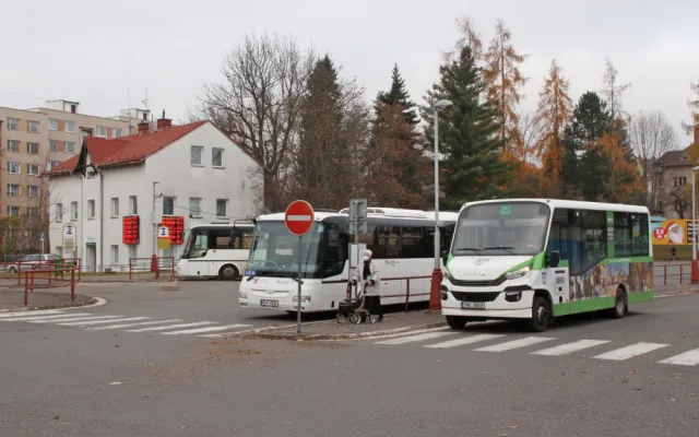 Dvůr Králové si oblíbilo architektonické soutěže. Další ukáže podobu nového autobusáku  