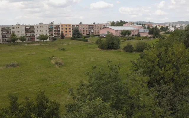 Jičín připravuje svůj největší odpočinkový park. Nabídne rozhlednu, cyklostezku i místa pro relaxaci