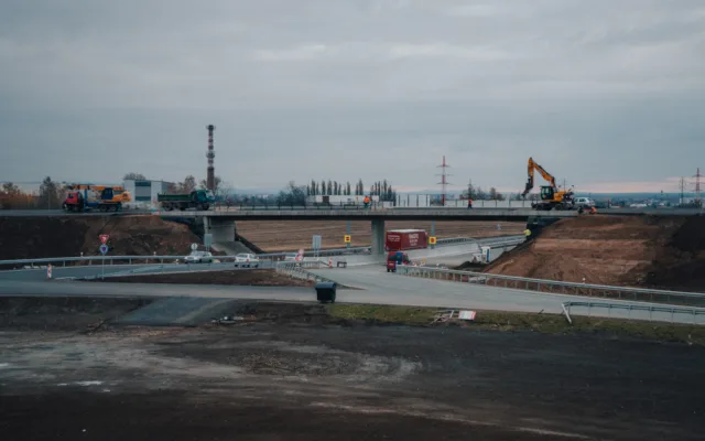 Tento týden se otevřou dvě nové dálnice. Po D11 se první řidiči projedou v pátek před obědem