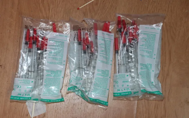 Policie v Hradci Králové zatkla dealera drog. V bytě schovával dvě celostátně hledané nezletilé osoby
