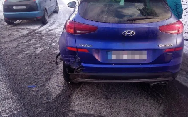 Kvůli sněhu měli hasiči plné ruce práce. Počasí komplikovalo především dopravu