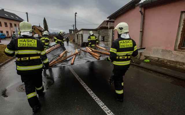 Hradeckým krajem se prohnala vichřice. Napáchala statisícové škody