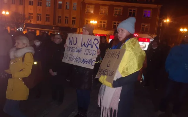 V Hradci Králové vyjádřili podporu Ukrajině stovky lidí. Promluvili studenti, zástupci církve i samotní Ukrajinci