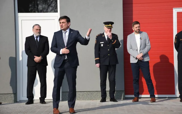KACPU v Hradci Králové navštívil Vít Rakušan. Centrum už odbavilo přes osm tisíc uprchlíků
