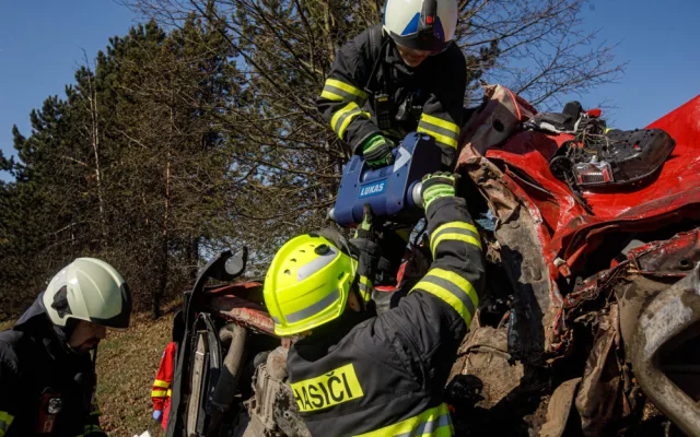 Tragické úterý. Vrtulník zasahoval u Nahořan na Náchodsku a smrtelné nehody u Jaroměře