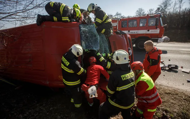 Tragické úterý. Vrtulník zasahoval u Nahořan na Náchodsku a smrtelné nehody u Jaroměře