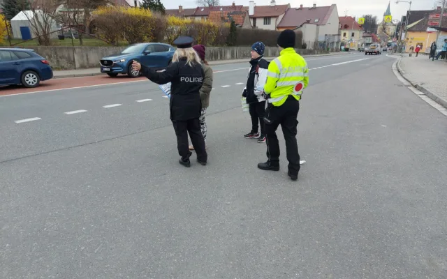 Zebra se za tebe nerozhlédne. Preventivní projekt učí děti jak se chovat v provozu