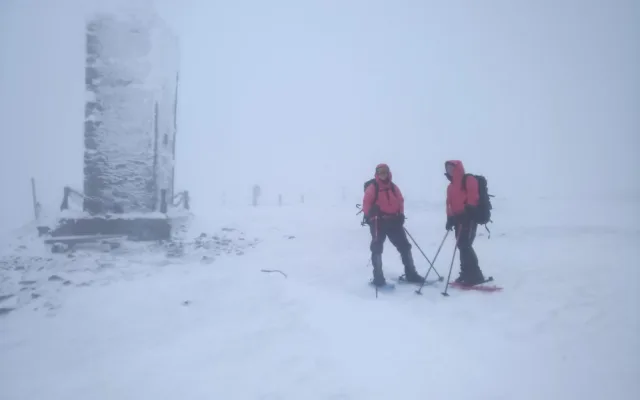 Pod vrcholem Sněžky narazili hasiči na vyčerpaného muže. Měl u sebe kytaru, ale zimní vybavení chybělo