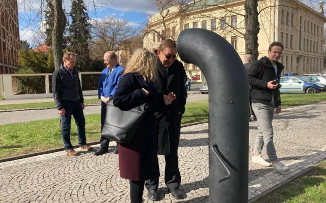 Hradec Králové má svůj Poesiomat. Přehraje R.U.R., hokejové fanoušky i písničkáře Horáka