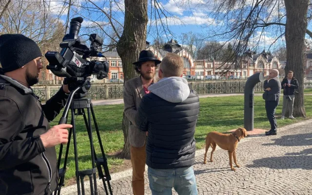 Hradec Králové má svůj Poesiomat. Přehraje R.U.R., hokejové fanoušky i písničkáře Horáka