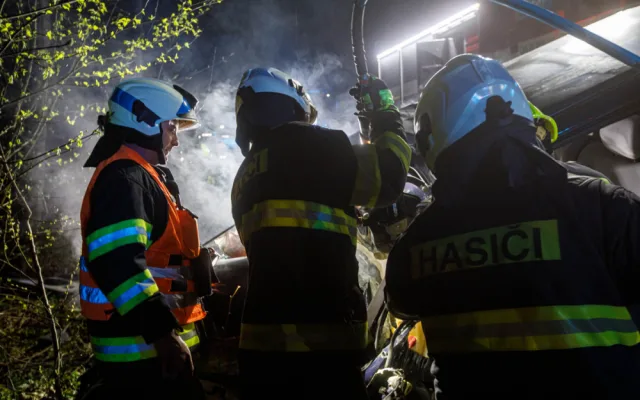 Tragická nehoda omezila dopravu u Dobrušky. Jedna mrtvá, další dvě osoby zraněné