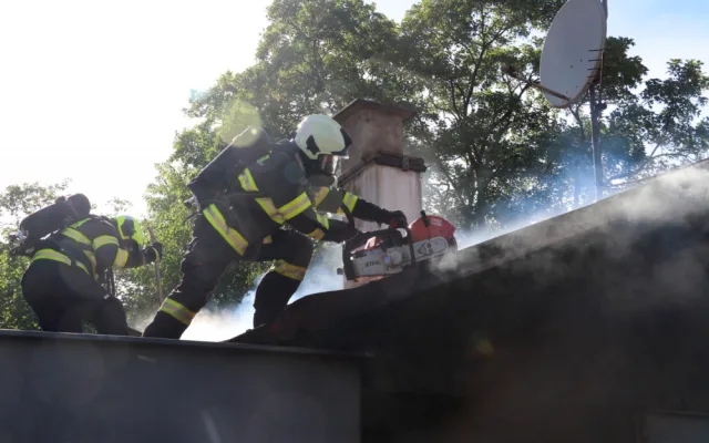 Rekreační chata v Hradci Králové lehla popelem. Škoda se vyšplhala na dva miliony korun