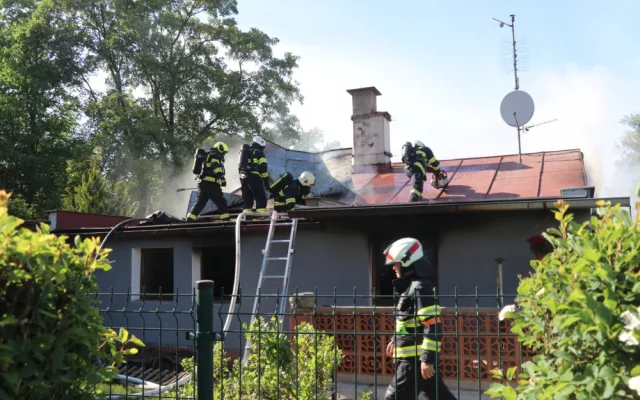 Rekreační chata v Hradci Králové lehla popelem. Škoda se vyšplhala na dva miliony korun