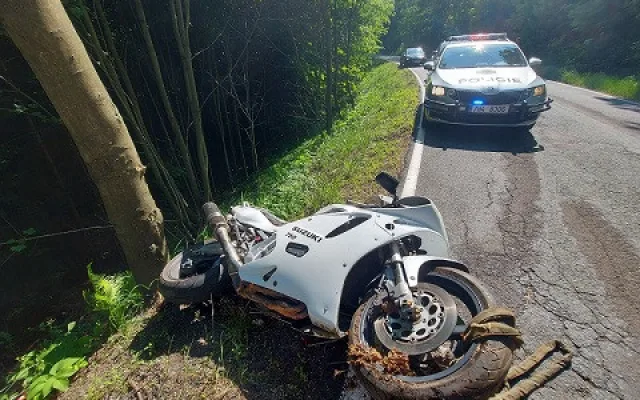 Tragický víkend na silnicích. V hradeckém kraji po nehodách zemřeli dva motorkáři