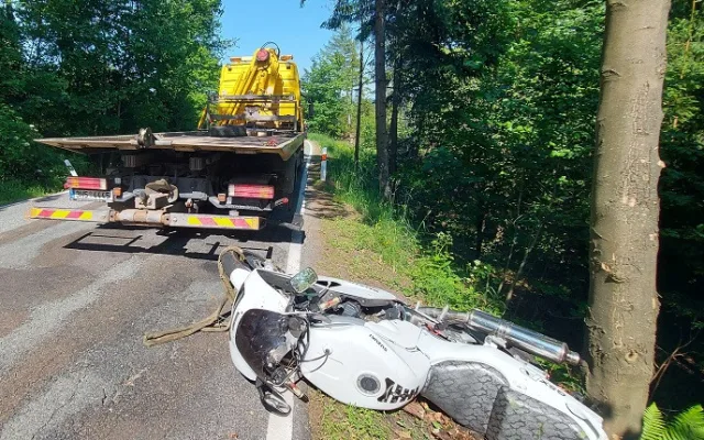 Tragický víkend na silnicích. V hradeckém kraji po nehodách zemřeli dva motorkáři