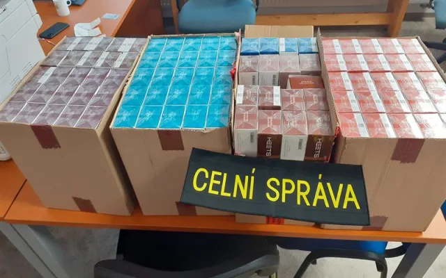 VIDEO: V kufru měl deset kilo tabáku. Z Polska to vezu pro svou vlastní potřebu, vymlouval se celníkům