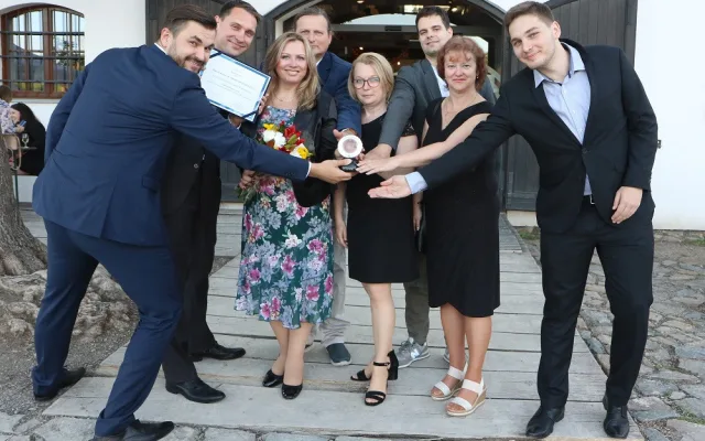 První náměstek hejtmana pro oblast inovací, investic a informačních technologií Pavel Bulíček spolu s realizačním týmem