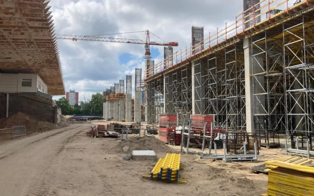 Podívejte se na rozestavěný hradecký stadion. V těchto dnech začala repase lízátek