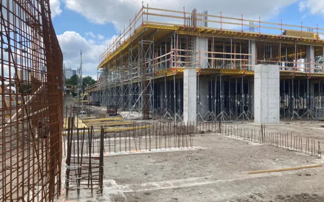 Podívejte se na rozestavěný hradecký stadion. V těchto dnech začala repase lízátek